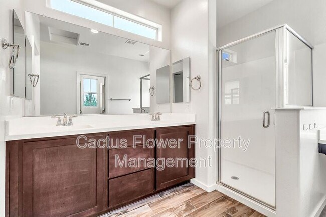 Building Photo - 2734 S Santa Rita