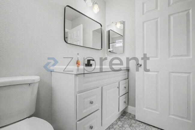 Building Photo - 8375 Grand Cru Dr