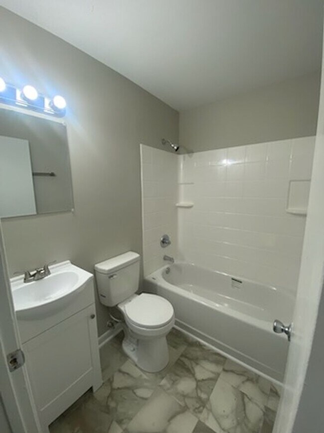 Building Photo - 4112 S Dowfield Dr