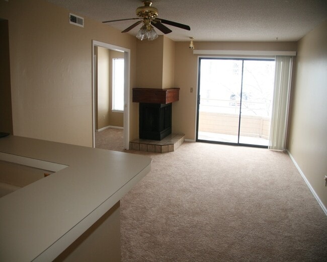Building Photo - Charming 2 Bedroom Second Story Condo with easy access to everything!