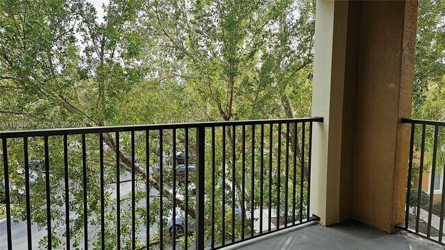 Building Photo - 8040 N Nob Hill Rd