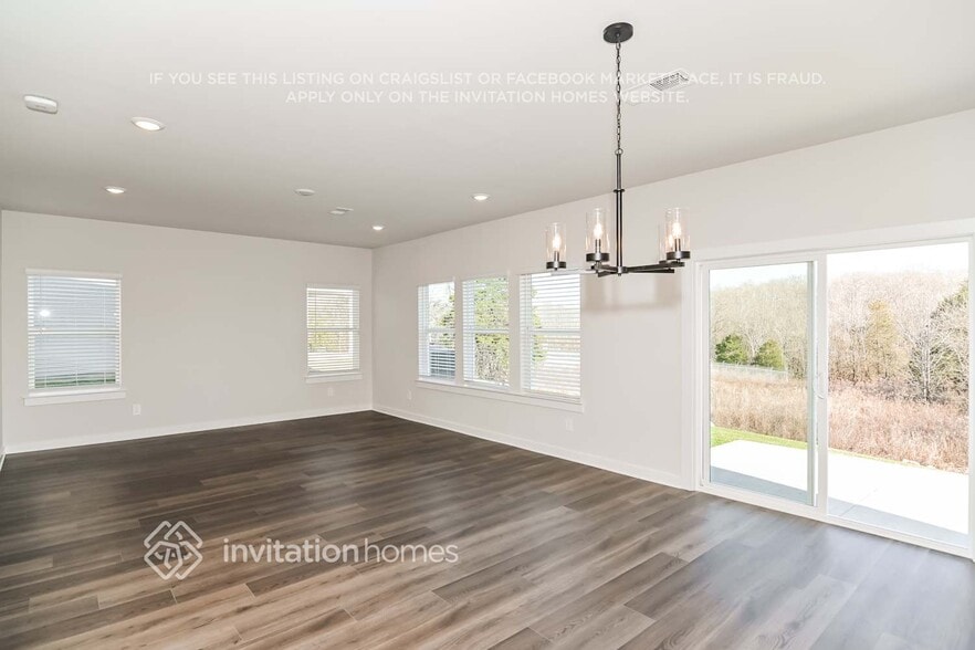 Building Photo - 1211 Bluffton Cir