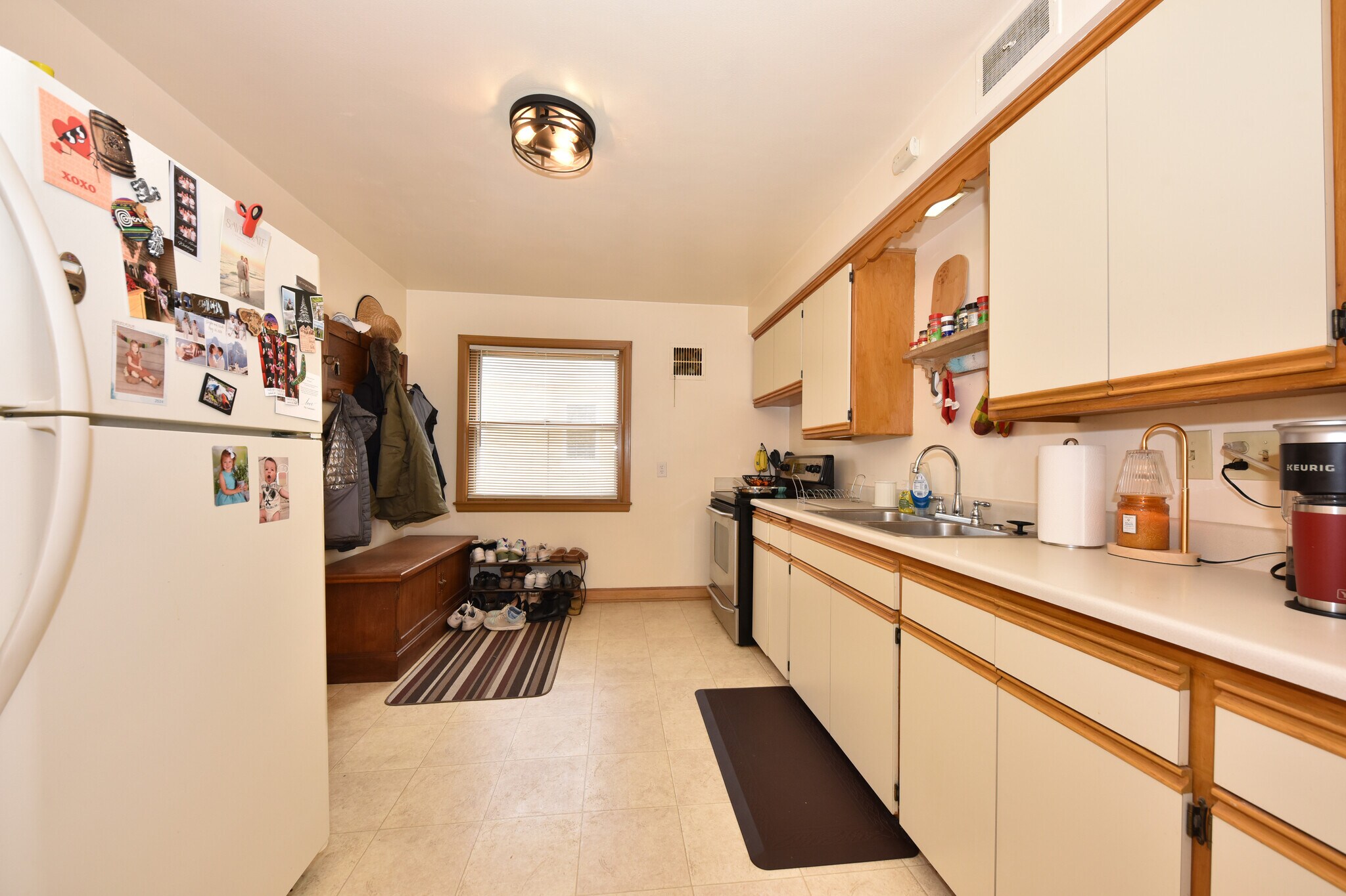 Building Photo - 8823 W Burleigh St