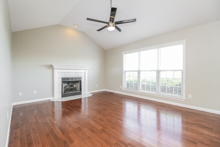 Building Photo - 3645 Rutherford Dr