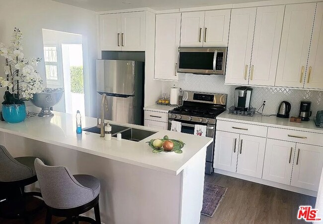 Building Photo - 4770 Edgewood Pl