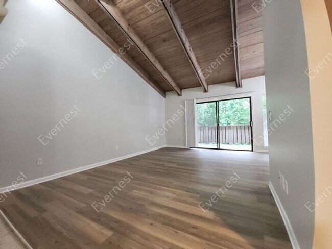 Building Photo - 3815 Paces Ferry W
