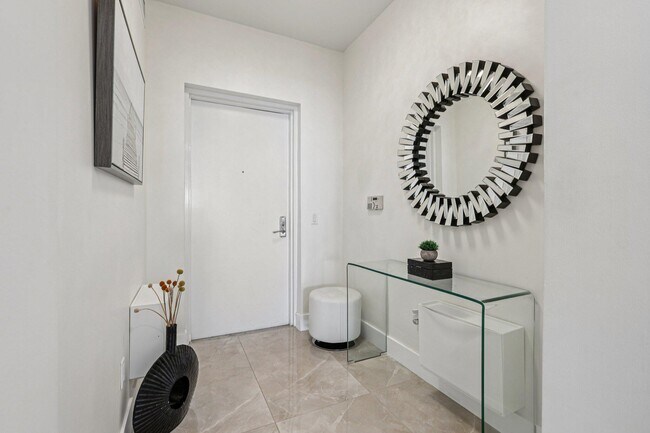 Building Photo - 2640 Lake Shore Dr