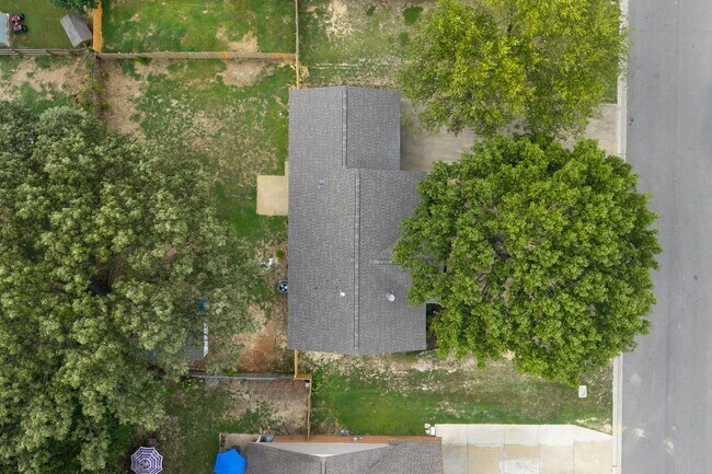 Building Photo - 7124 Brandee Dr