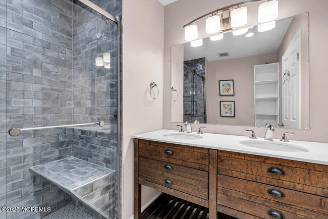 Building Photo - 18 Cotswold Cir