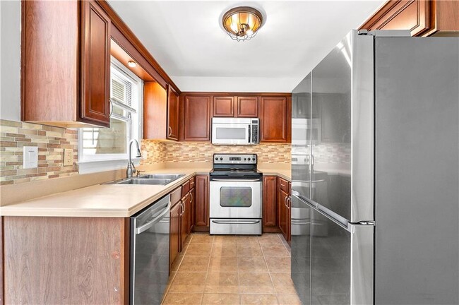 Building Photo - 46 Mt Vernon Cir