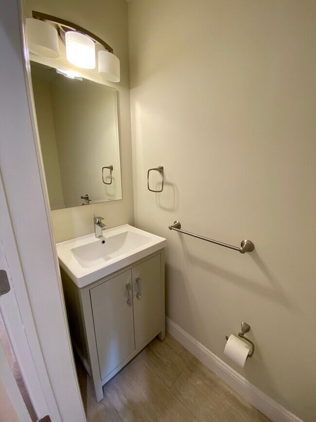 Building Photo - RENOVATED 2BD/1.5BA. Dishwasher! LAUNDRY I...