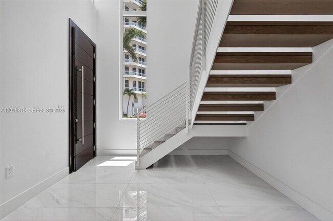 Building Photo - 3750 Yacht Club Dr