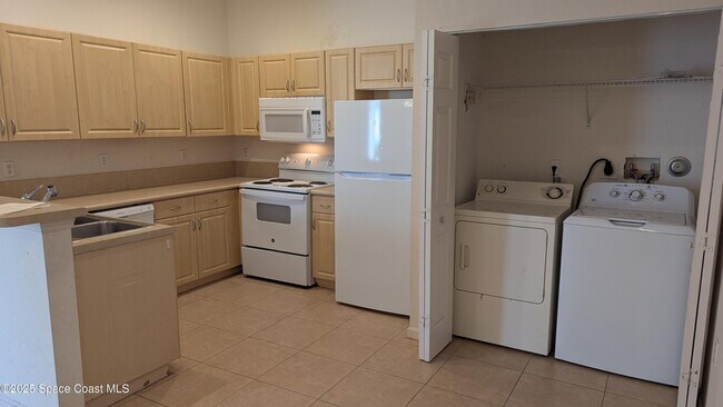 Building Photo - 826 Middleton Dr SW