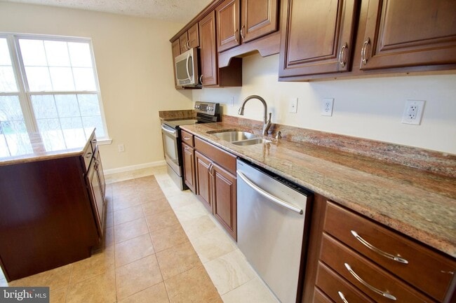 Building Photo - 5026 Dorchester Cir