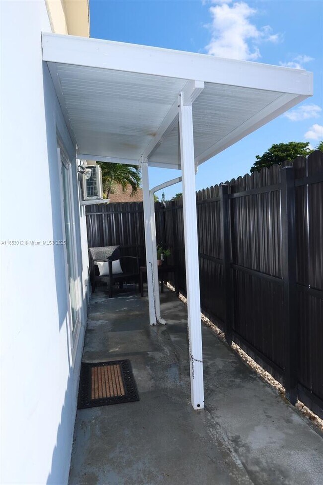 Building Photo - 10450 SW 166th Terrace