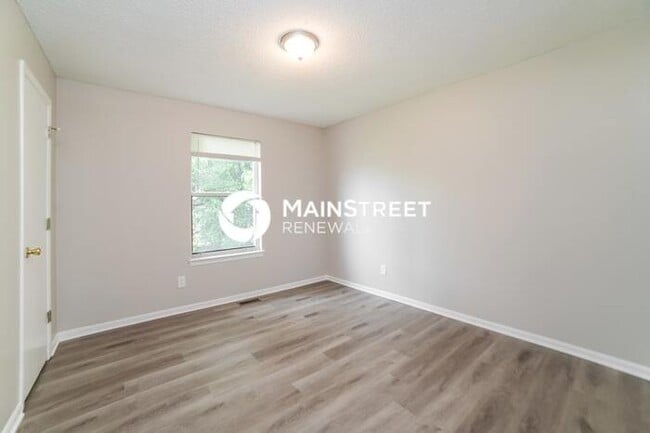 Building Photo - 1016 NE Queens Ct