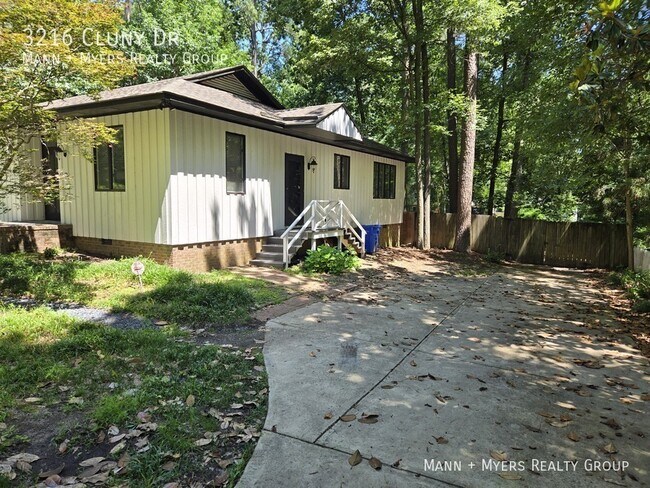 Building Photo - 3216 Cluny Dr