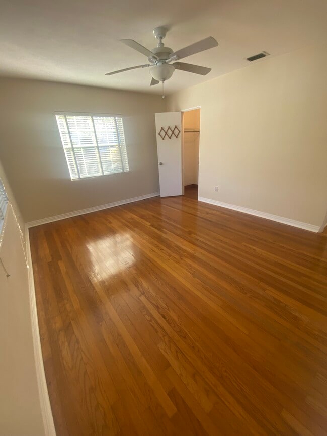 Building Photo - 612 Stetson St