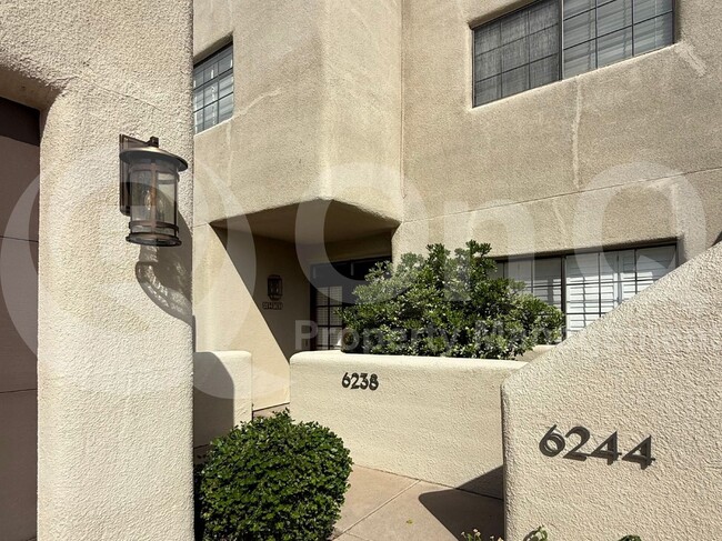 Building Photo - 6238 N 30th Pl