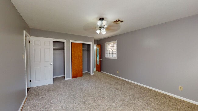 Building Photo - Roomy 3/2, quiet neighborhood/Lawncare inc...