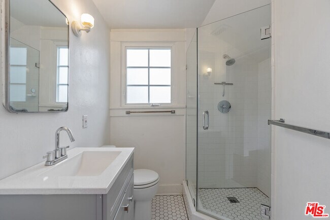 Building Photo - 655 S Hudson Ave