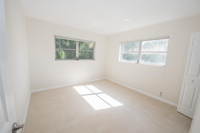 Building Photo - 125 W Hidden Valley Blvd