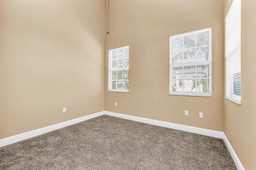 Building Photo - 3734 NE 4th Ter