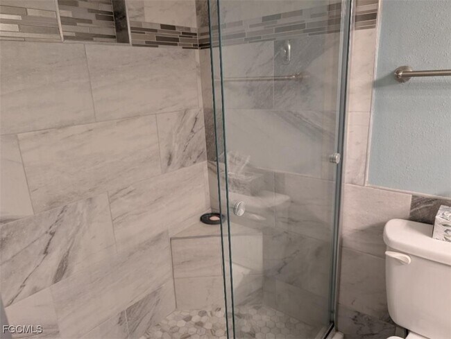 Building Photo - 4940 Vincennes St