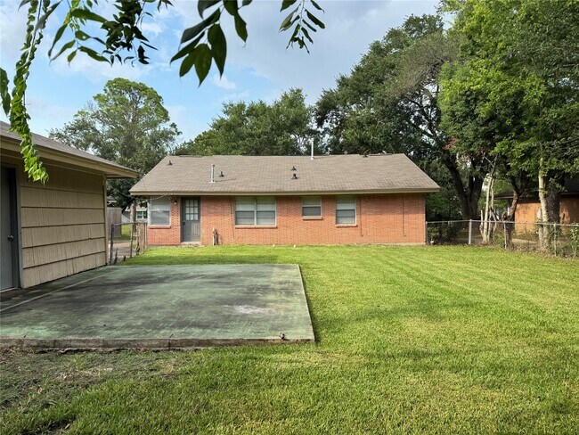 Building Photo - 4013 Newshire Dr