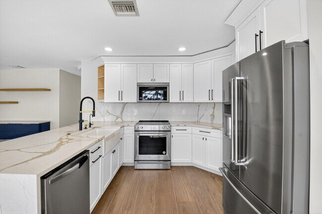 Building Photo - 7306 Spinnaker Bay Dr