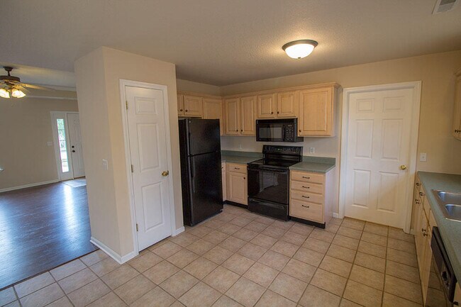 Building Photo - 1871 Harmony St