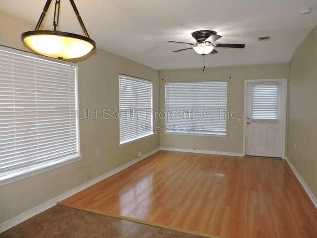 Building Photo - 8110 Heirloom Dr