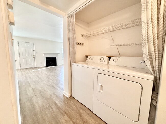 Building Photo - Gorgeous Updated Condo In Virginia Beach!