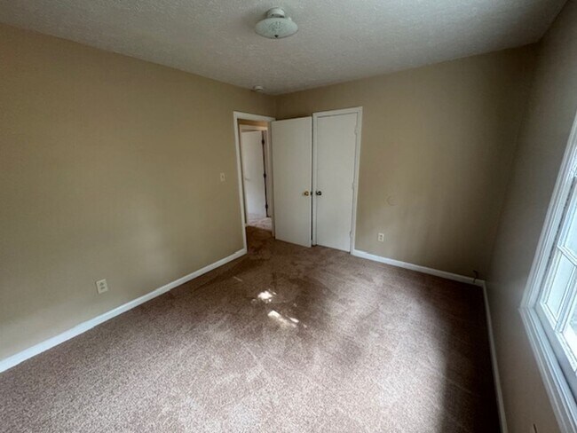 Building Photo - 117 W Hopson Rd