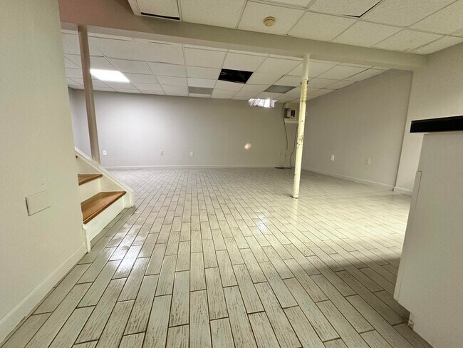 Building Photo - 43785 Stoney Ln