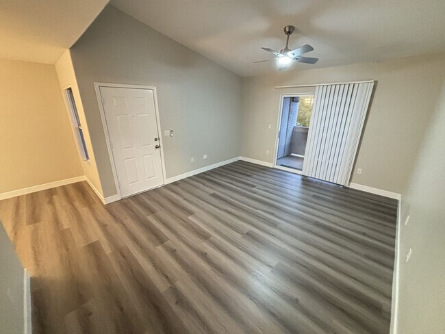 Building Photo - Beautiful 1Bed/1Bath/1Car 2nd floor Condo located in the beautiful Tuscano Gated Community!