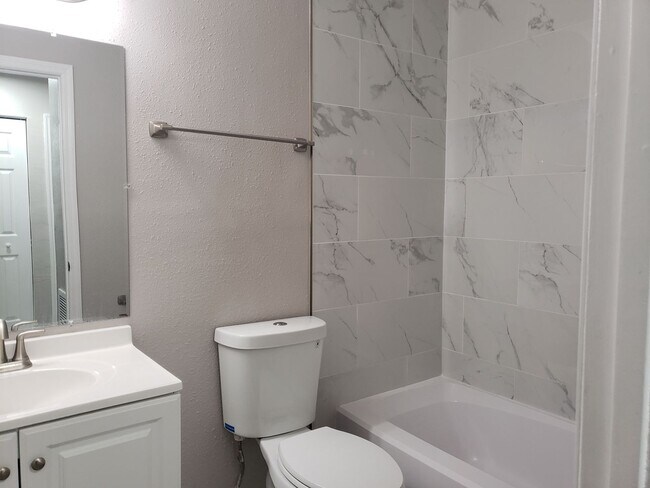 Building Photo - Annual Rental: Fully Remodeled! Charming Single-family Home with Single car garage