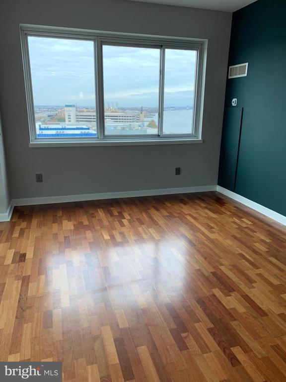 Building Photo - 901 N Penn St