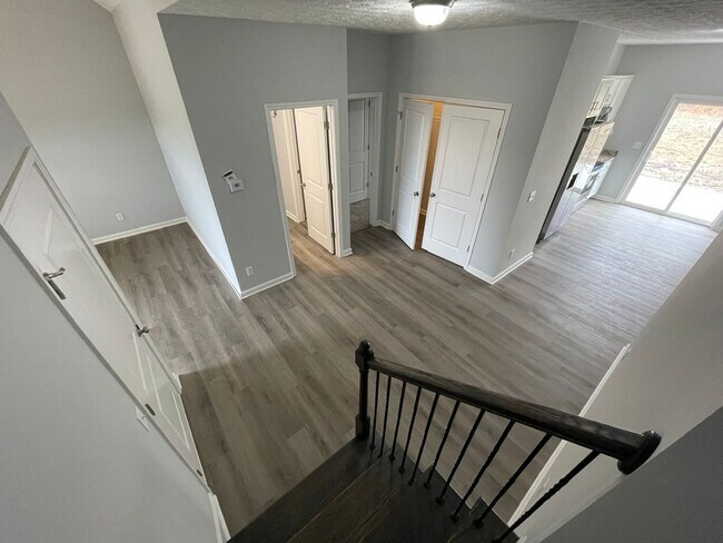 Building Photo - 1856-1858 Blackwell Road Duplex