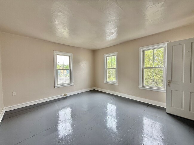 Building Photo - Spacious 2 Bedroom Home FOR RENT in Millvi...