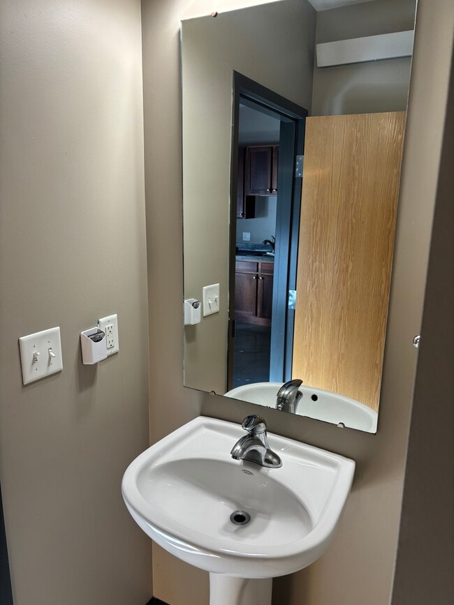 Building Photo - Aerie 147 Lofts