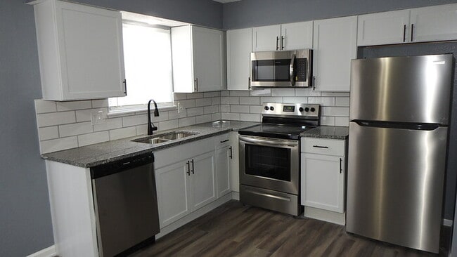 Primary Photo - Blue Springs - 2 bed - 1.5 bath Townhome