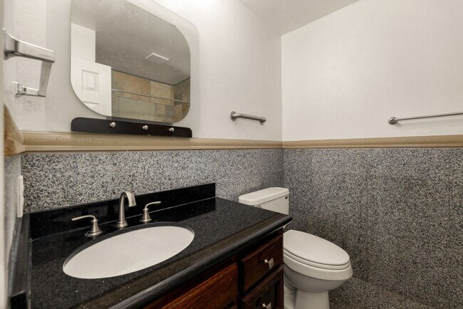 Building Photo - 4838 Gretna Green Dr