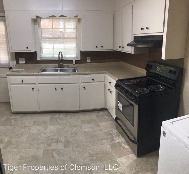 Building Photo - 218 Cochran Rd