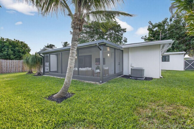 Building Photo - 513 Lindell Blvd