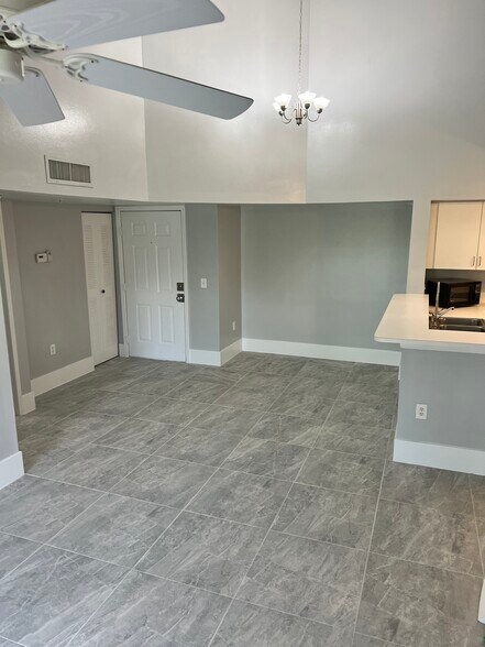 Building Photo - 1220 Wildwood Lakes Blvd
