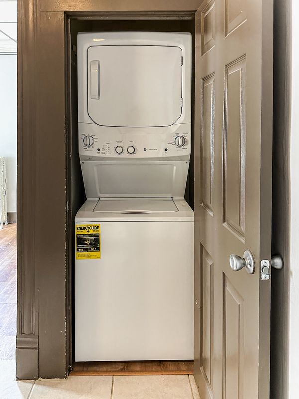 Building Photo - 1027 Woodlawn St