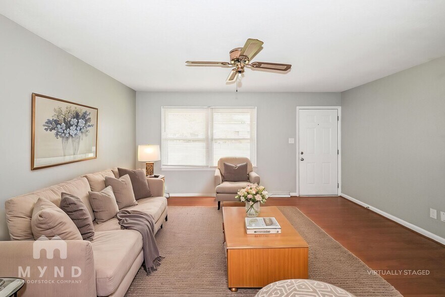 Building Photo - 221 Tanglewood Dr