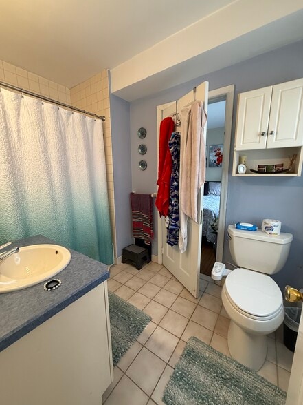 Second Full Bathroom - 1358 Indian Creek Dr
