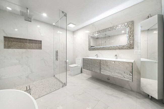 Building Photo - 1733 Coral Gardens Dr